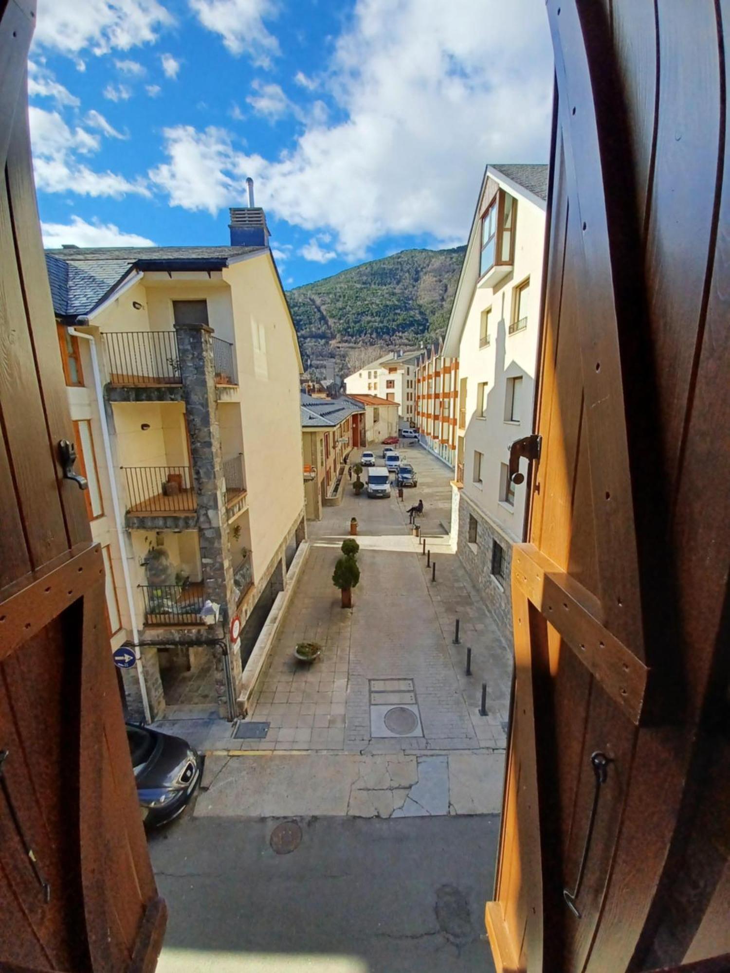 En El Pleno Centro De Biescas Con Garaje, Ascensor Y Wifi Daire Dış mekan fotoğraf