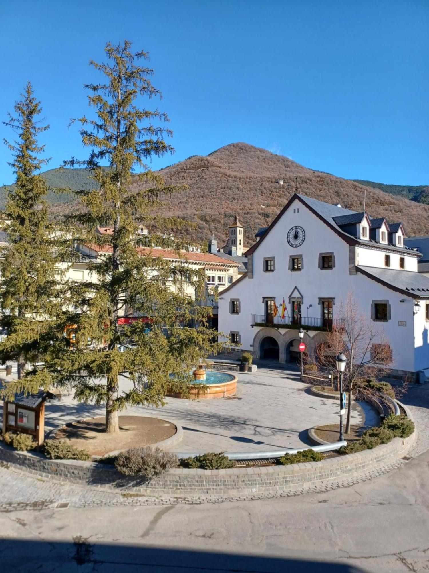 En El Pleno Centro De Biescas Con Garaje, Ascensor Y Wifi Daire Dış mekan fotoğraf